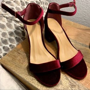 “Bamboo” velvet maroon heels, size 6